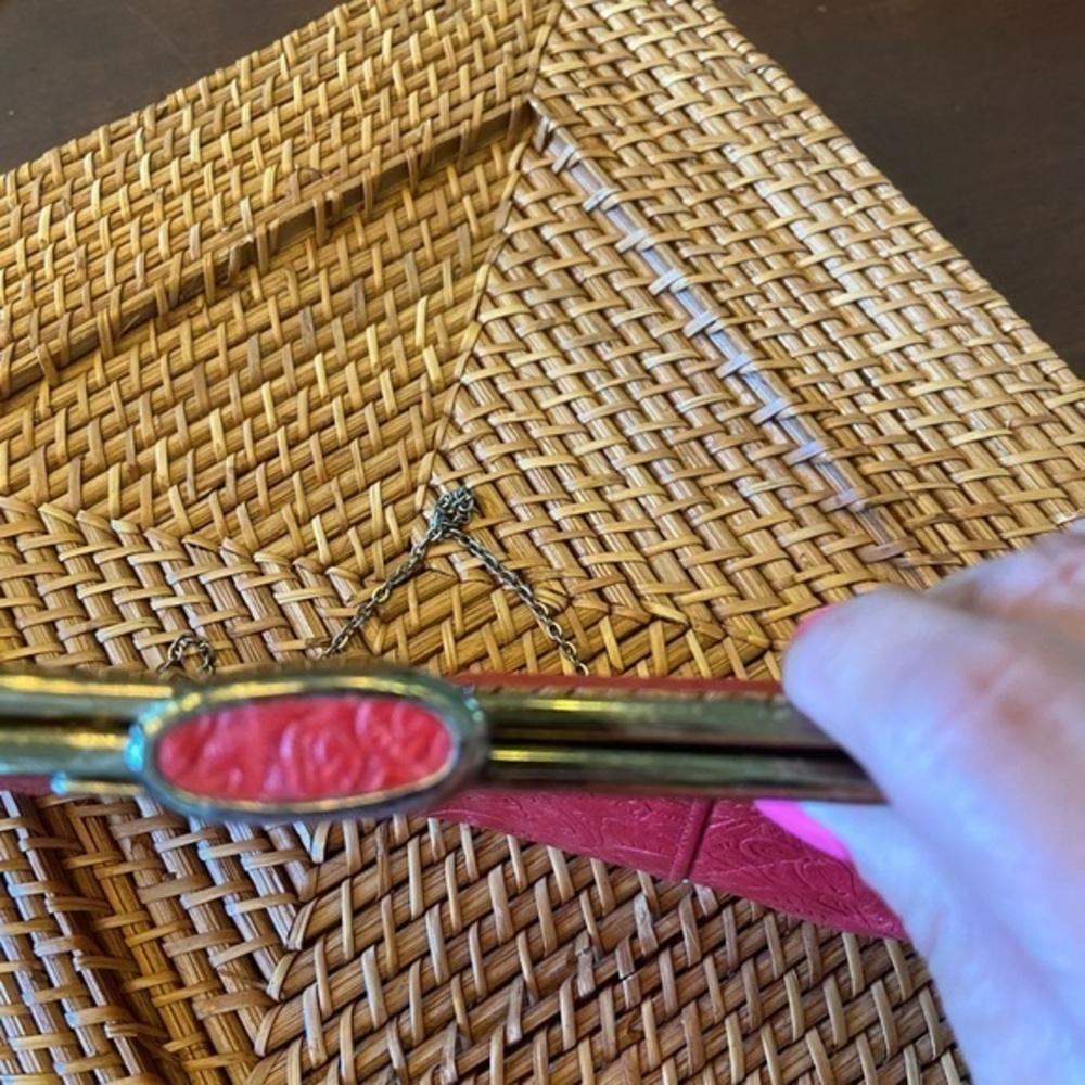 Vintage Red embossed chain purse snap closure unique opening - Picture 4 of 8